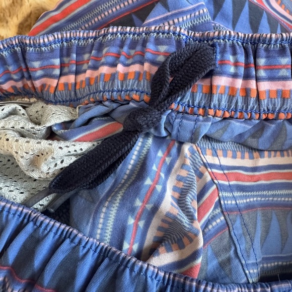 Patagonia Barely Baggies shorts aztec print - Picture 8 of 12